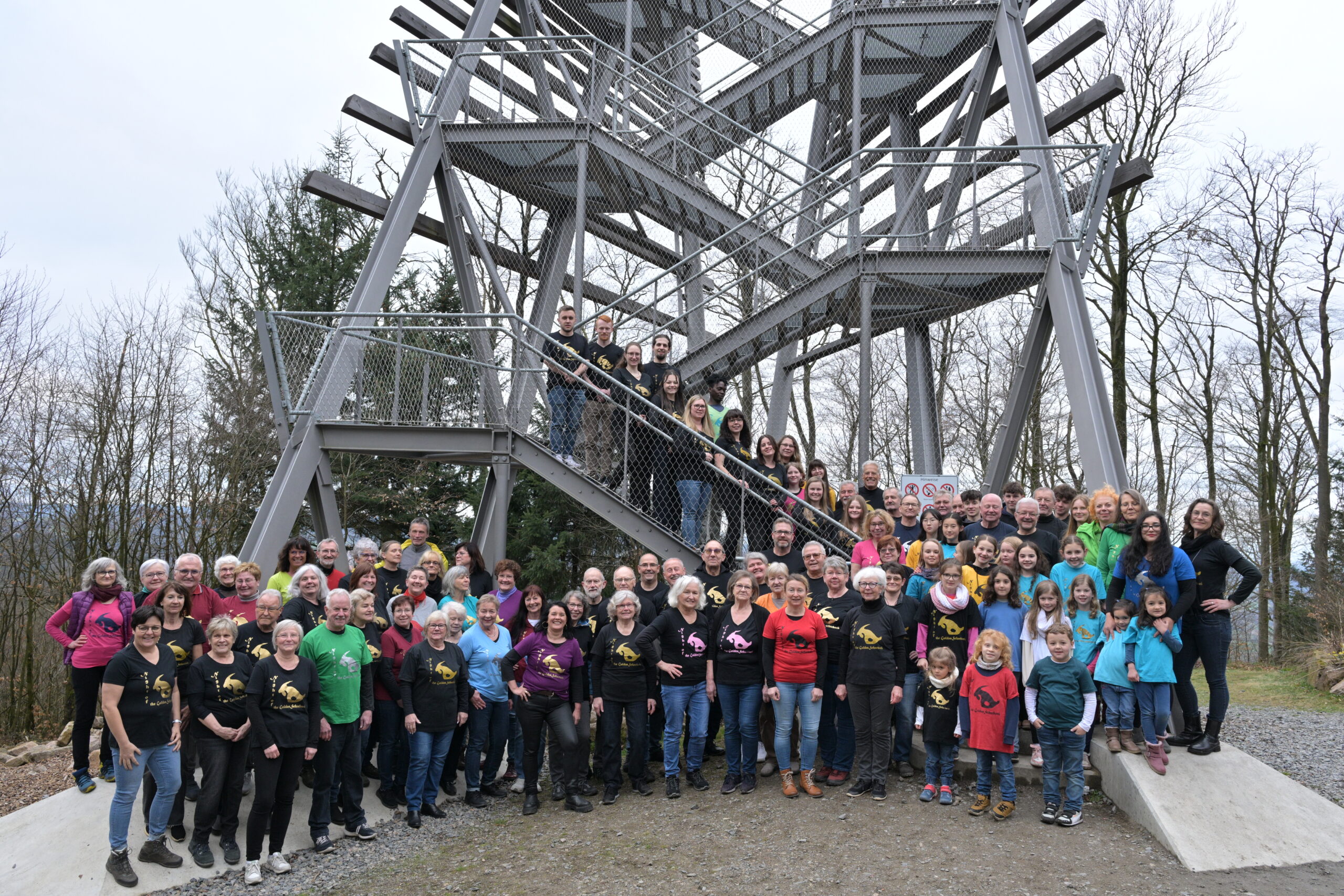 Unsere Mitglieder vor dem Trommturm auf der Tromm